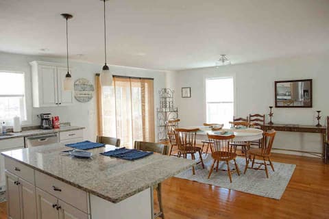 Spacious 3 Bed Bonnet Shores Beach House awaits!