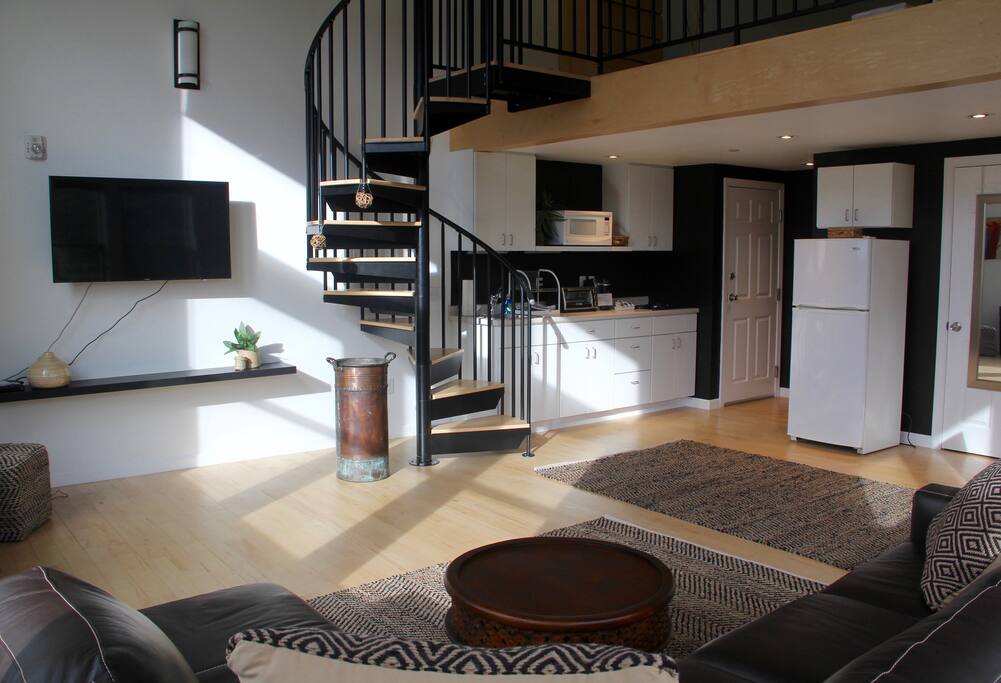 Loft One, Kitchen, Overview to TV