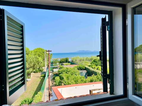 Proprietà Airbnb di successo: House a few meters from the sea a Orbetello