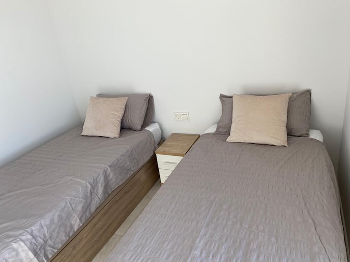 izba s druhou posteľou s 2 samostatnými lôžkami.