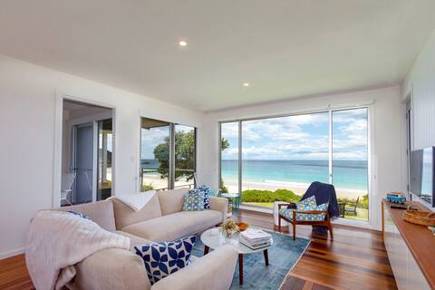 Absolute beachfront cottage + separate apartment