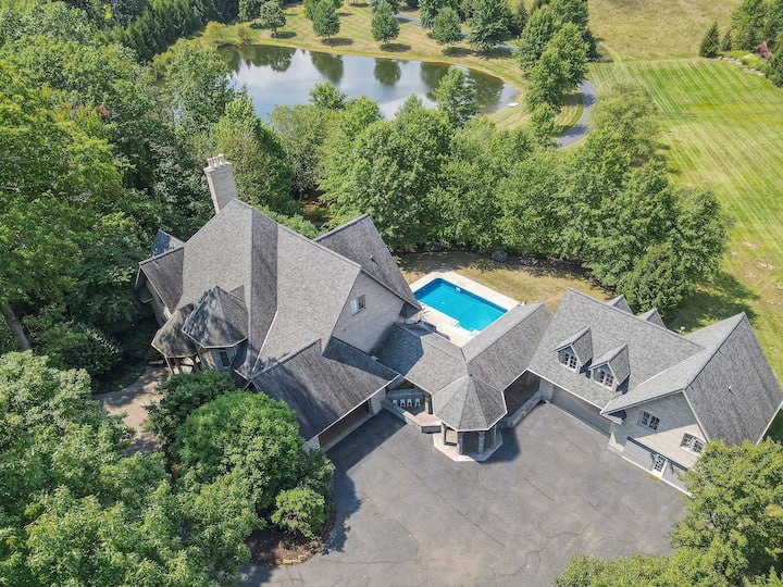1885 Farms Pool, Pond, Steam Room, Theatre, Games Farm stays for