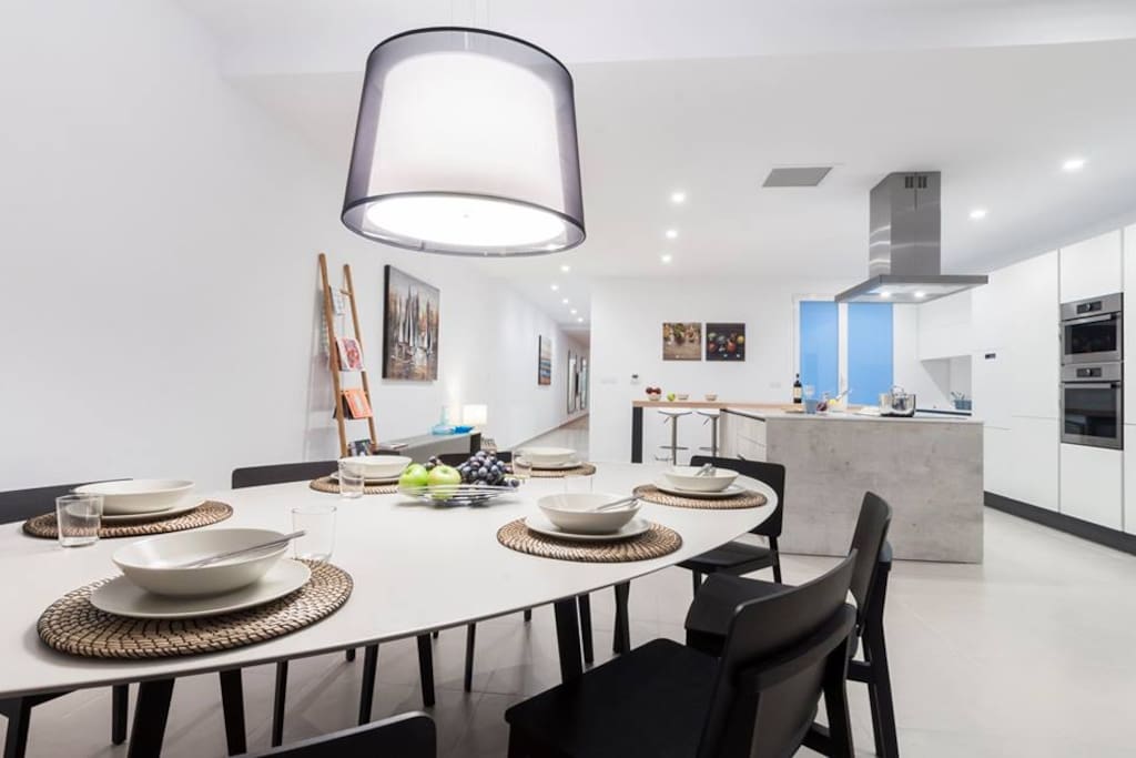 Full equipped kitchen with dining area for 10 people