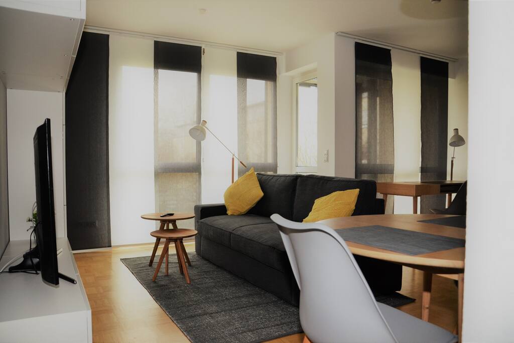 Ess- und Wohnbereich (Neue Couch mit ausziehbarer Schlaffunktion 140 x 200)