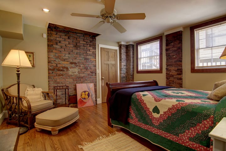 Საძინებელი 3 ორიგინალური 1910 აგურის სამუშაო