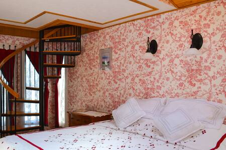 Black Friar Inn and Pub Turret Room