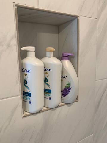 Upscale Modern 3BD Townhouse – Walk to Stadium gallery image 3