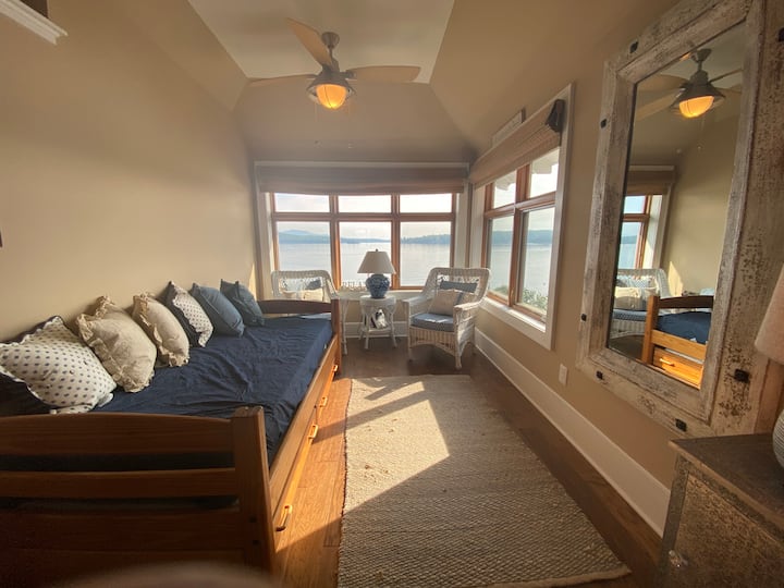 12 Airbnb Vacation Rentals Near Lake Winnipesaukee, New Hampshire