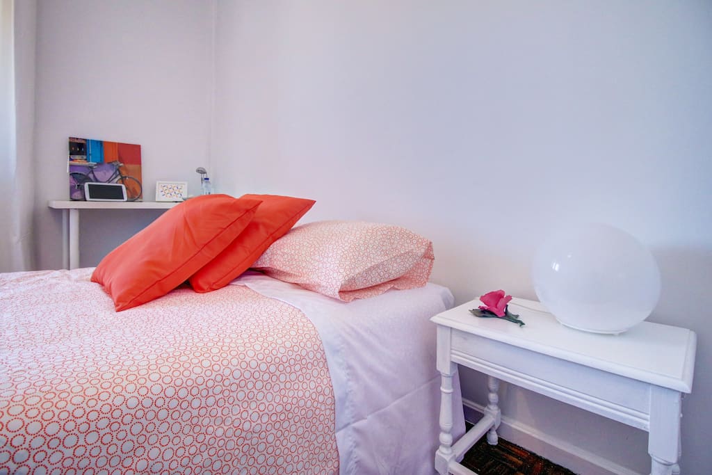 Quarto com Mesa de Trabalho