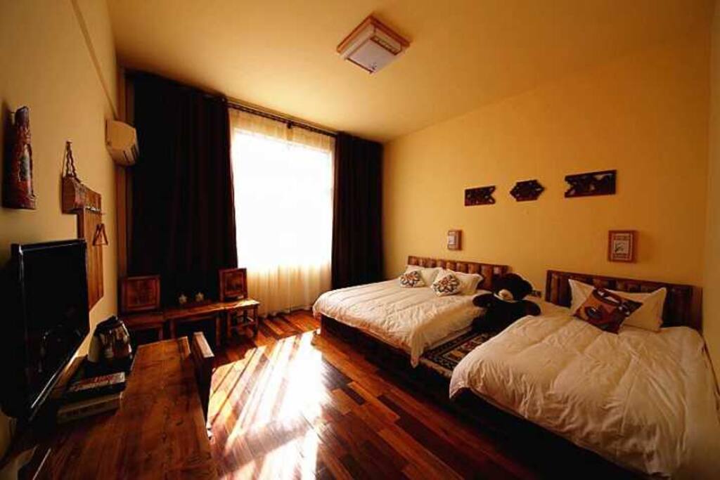 Family Room (2)