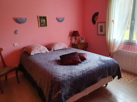 Private room 14 m2 double bed wifi