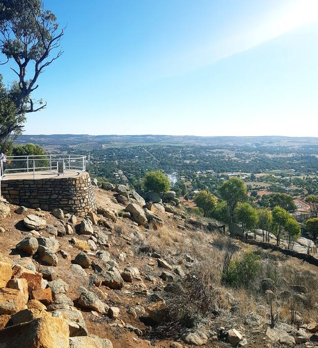 Views of the Mt Brown Lookout