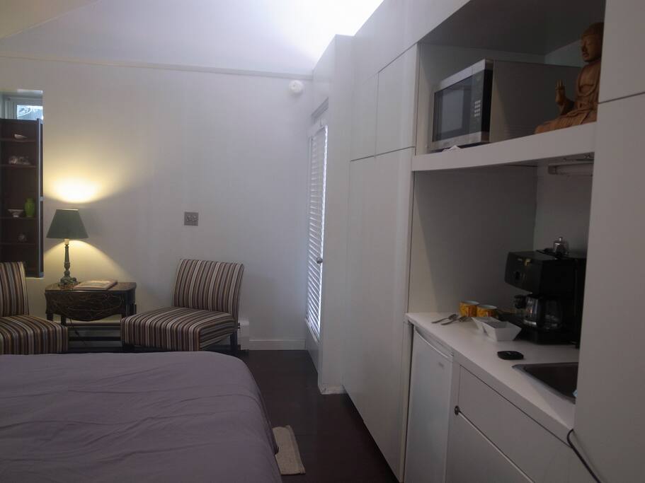 Microwave/Espresso/Coffee Machine, Mini Refrigerator, Seating Area