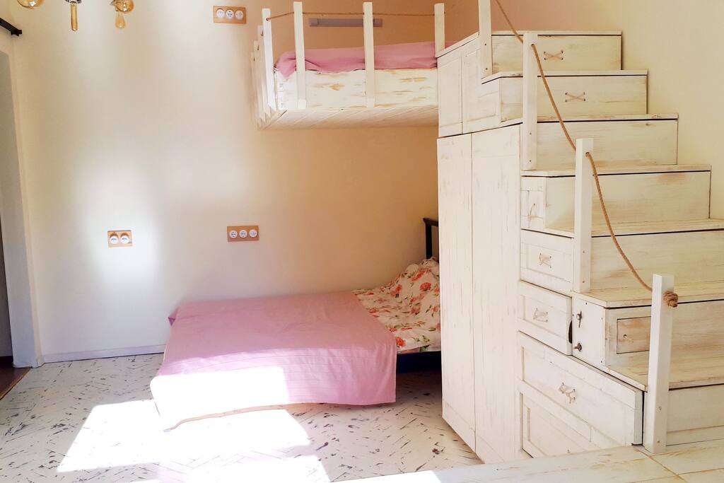 the room / комната