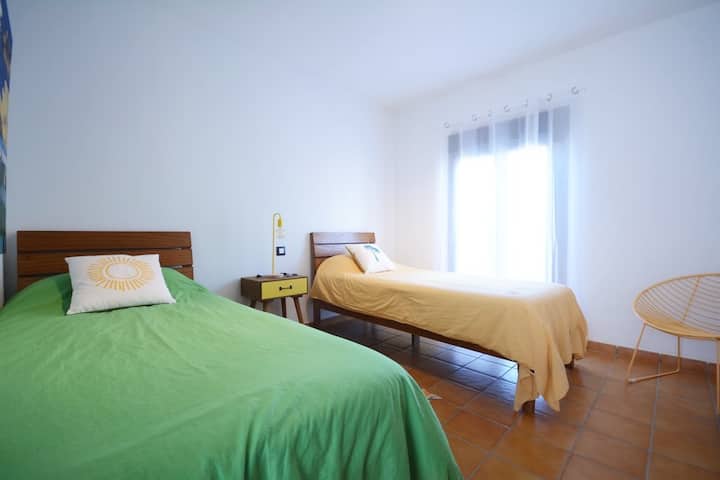 Chambre avec deux lits simples