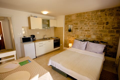 Successful Airbnb property: Apartment in the fortress on the sea in Kaštel Gomilica