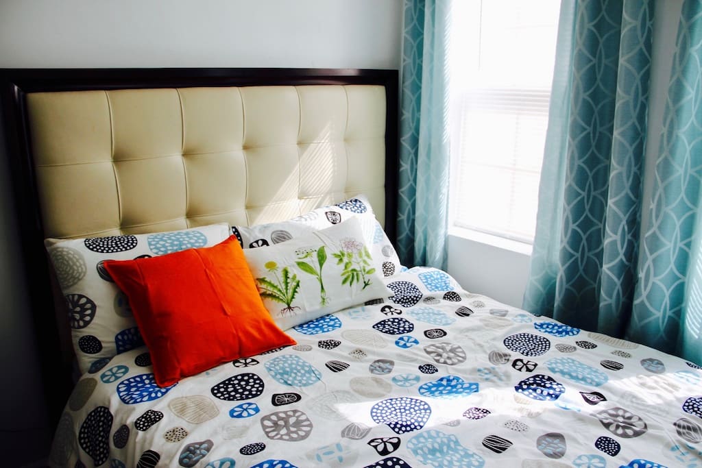 Large sun appointed bedrooms with queen beds