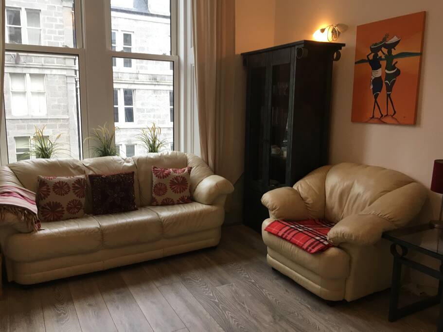 Lounge/studio/kitchen
