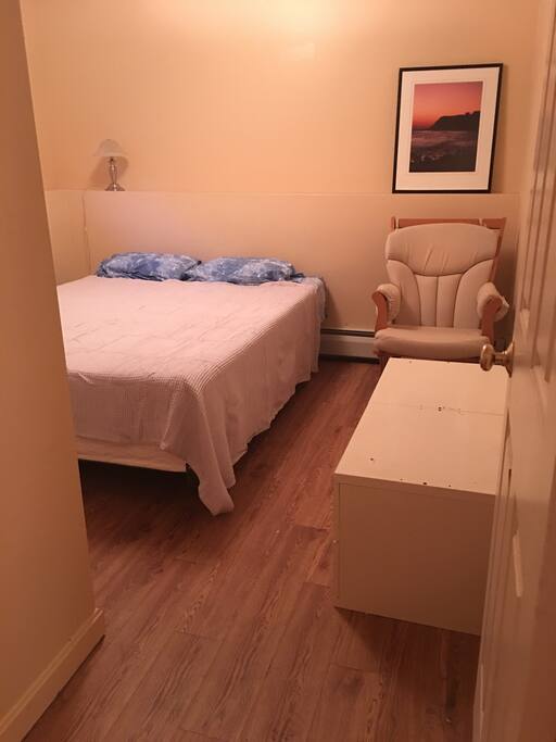 One queen bed