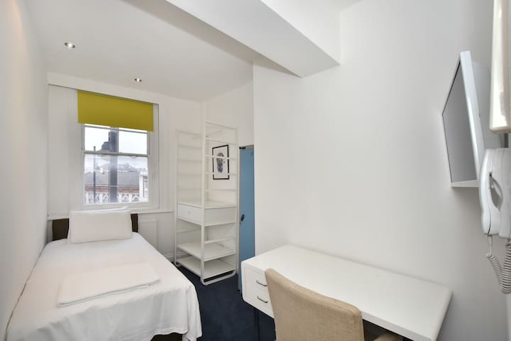 Cool single room in heart of Brixton