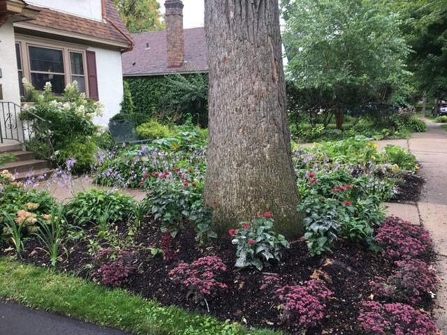 Linden Hills 4-BR/3-bath home gallery image 5