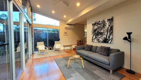 Successful Airbnb property: Pearl Beach Cottage~in the trees~150m to the beach in Pearl Beach