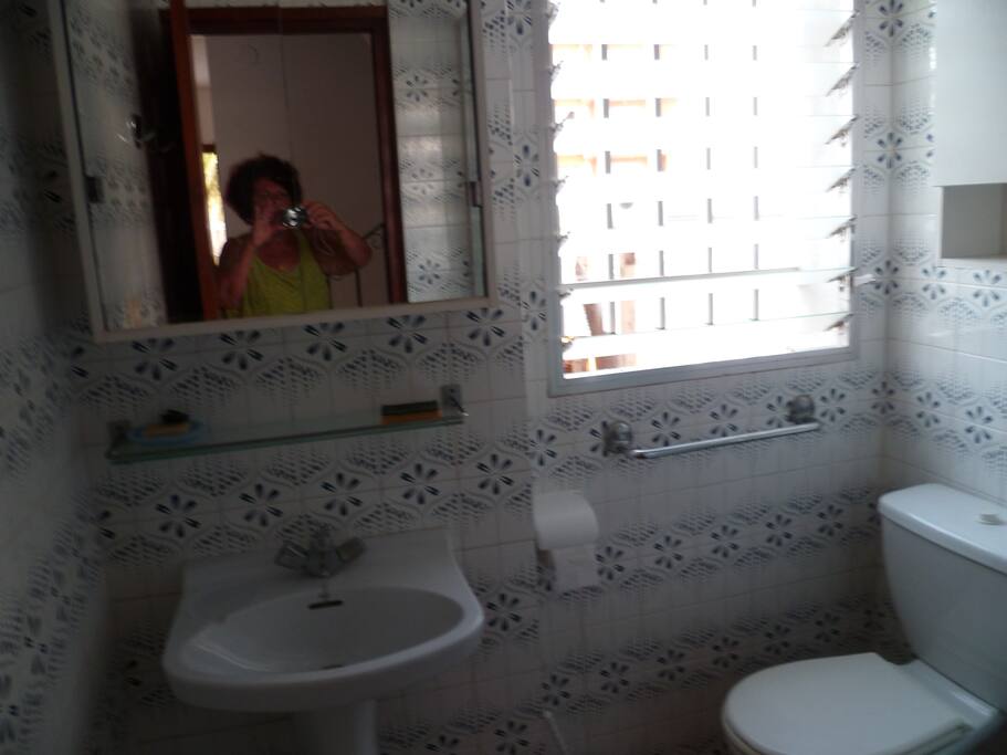 sdb1 douche wc + sdb n°2 baignoire wc