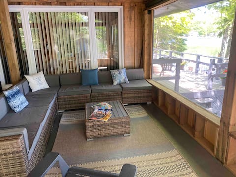 Top performing Airbnb: Cottage in Gooderham in Trent Lakes
