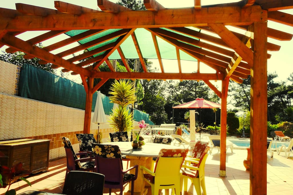 BBQ area, exterior dining table