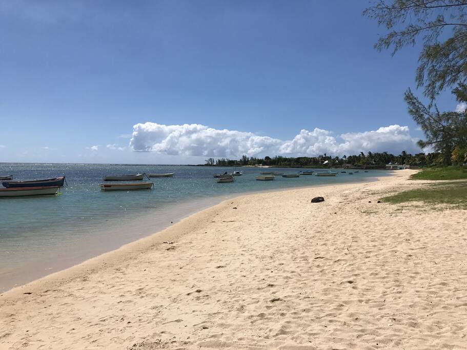 Get tanned on the beautiful beach of Albion, 5 minutes walk from the apartment.