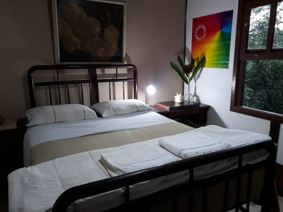 Quarto inteiro, gostoso com vista para a Mata