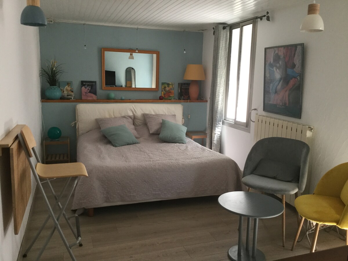 Popular Airbnb listing: Montpellier: studio near the heart of the city in Montpellier