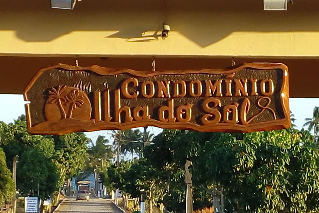 Placa indicativa do condomínio.