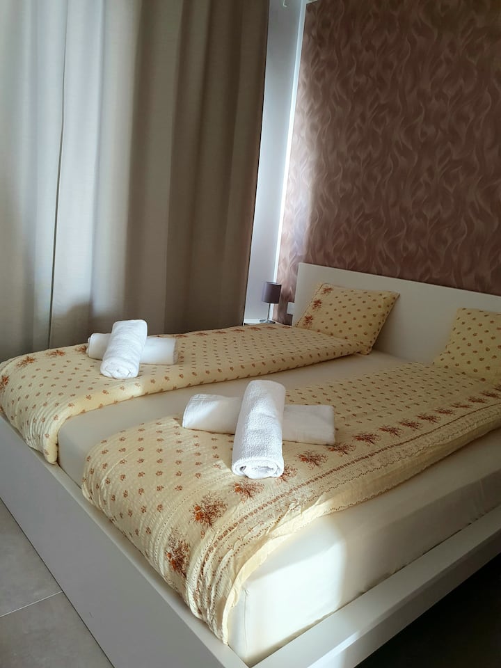 Cama 180 x 200 cm - Habitación - Cortinas