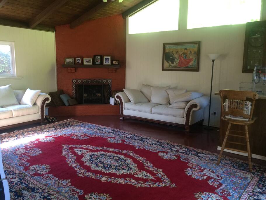Extra play room is decorated with Spanish theme and the floor is perfect for yoga !!