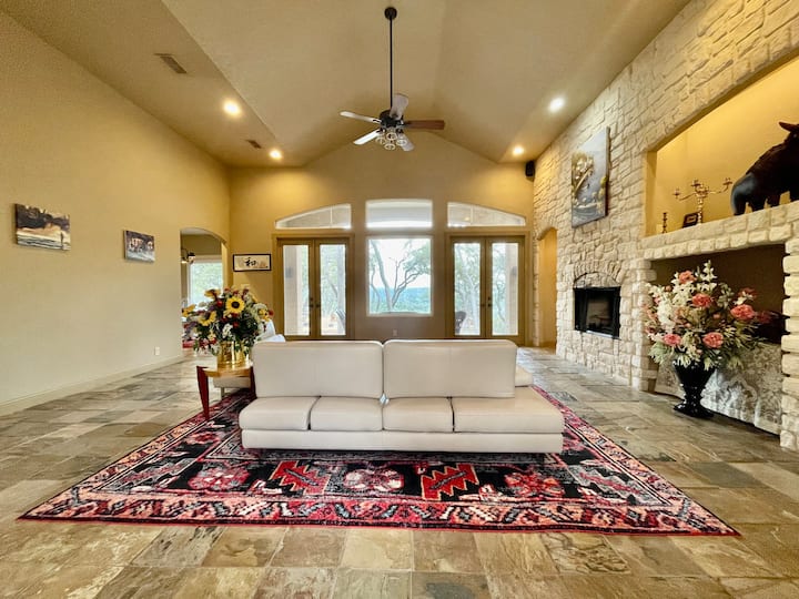 Luxury Private Ranch Style Villa - Natural Bridge Wildlife Ranch