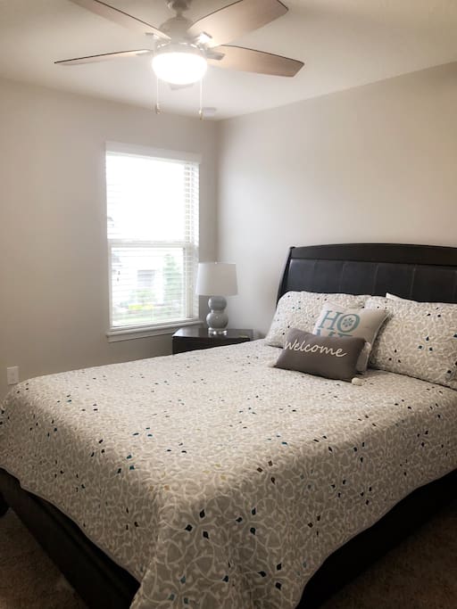 Guest Room - Queen Bed