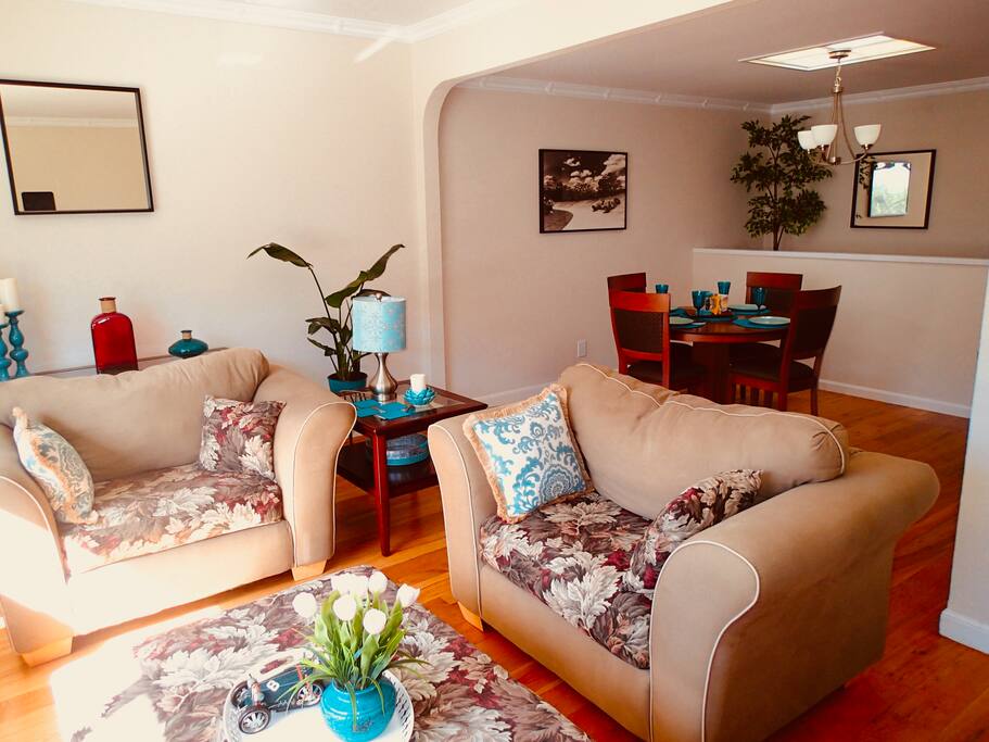 Living room to dining area