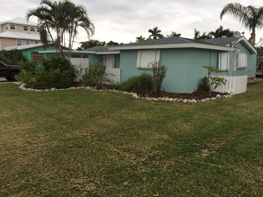 Cleanly Landscaped and Freshly Painted Exterior
