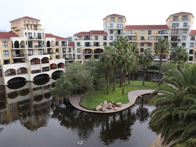 Century City Boutique The Island Club gallery image 2