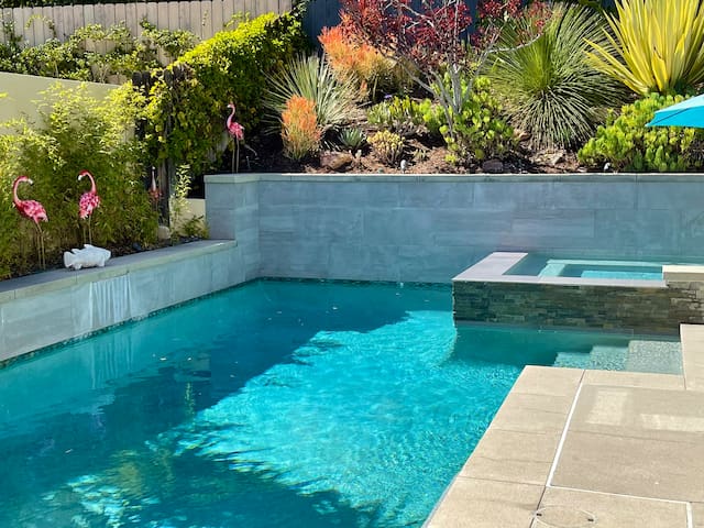 Beautiful Home w/Pool & Spa 1.2 Miles to the Beach gallery image 4