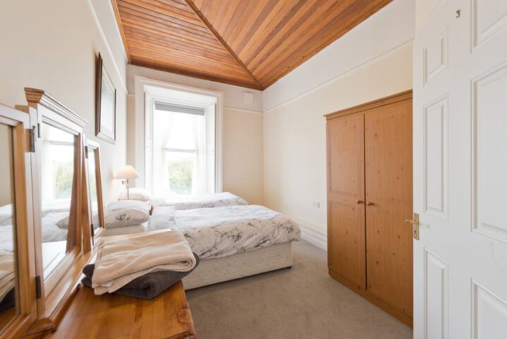 Beautiful House in Blackrock gallery image 4