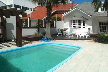 Casa centro , perto super , Mc , lojinhas