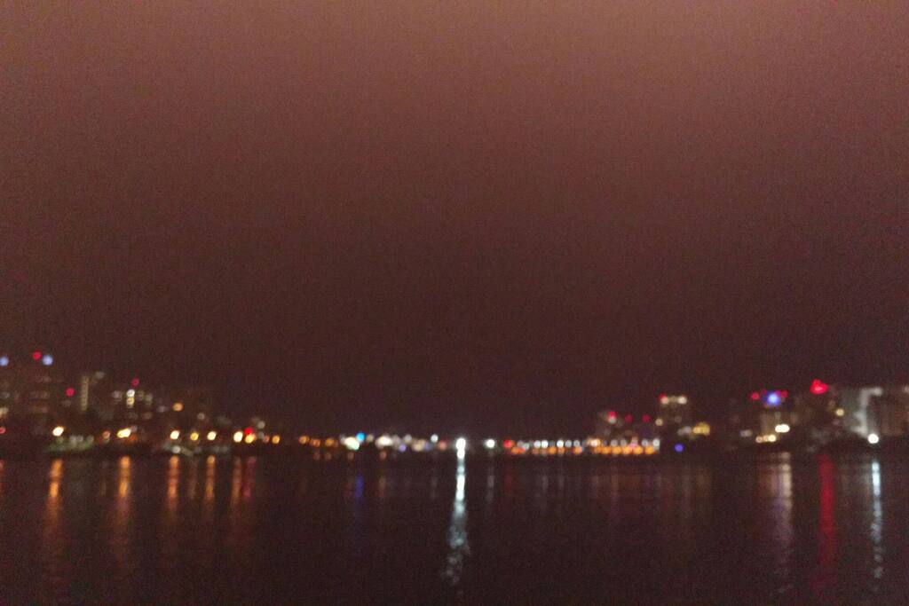 Vista laguna noche