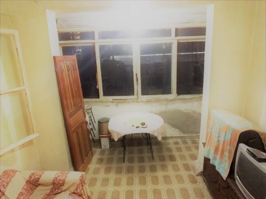 1 SOFÁ CAMA DISPONÍVEL