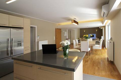 Apartment next to the beach and to downtown Athens