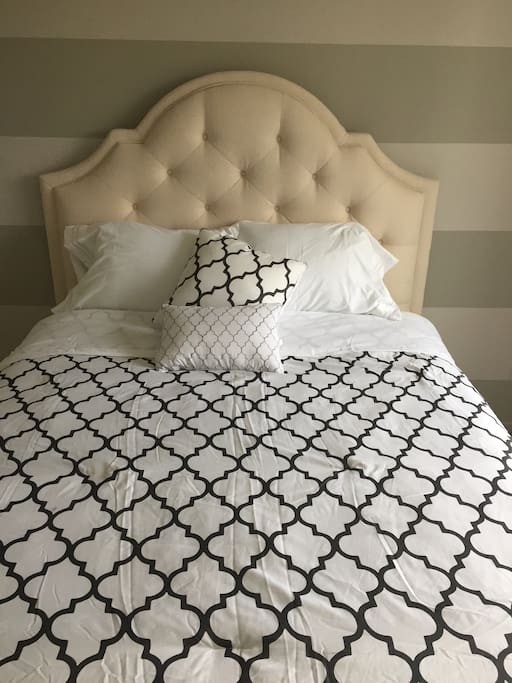 Private bedroom with queen sized bed