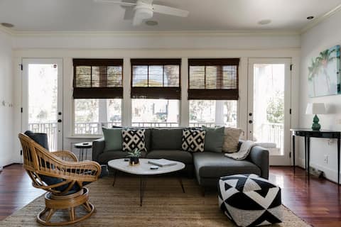 Popular Airbnb listing: The Lord Ashley-Downtown Chic- 4 bedrms, parking! in Charleston / North Charleston