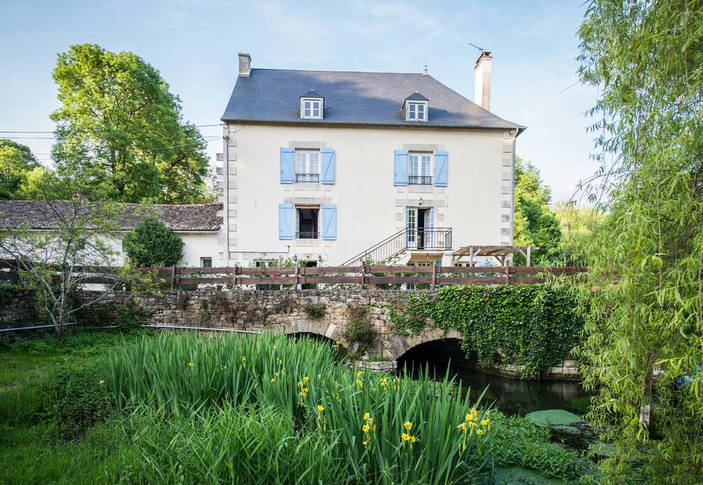 Une belle bâtisse au bord du Clain