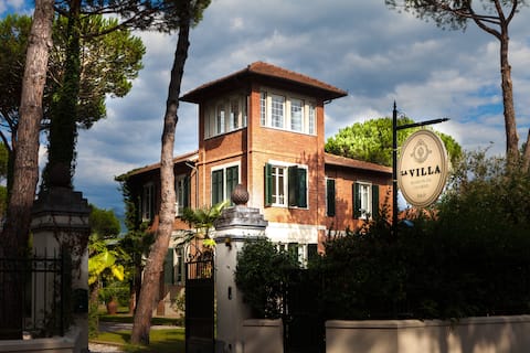 VILLA NEAR THE SEA OF VERSILIA